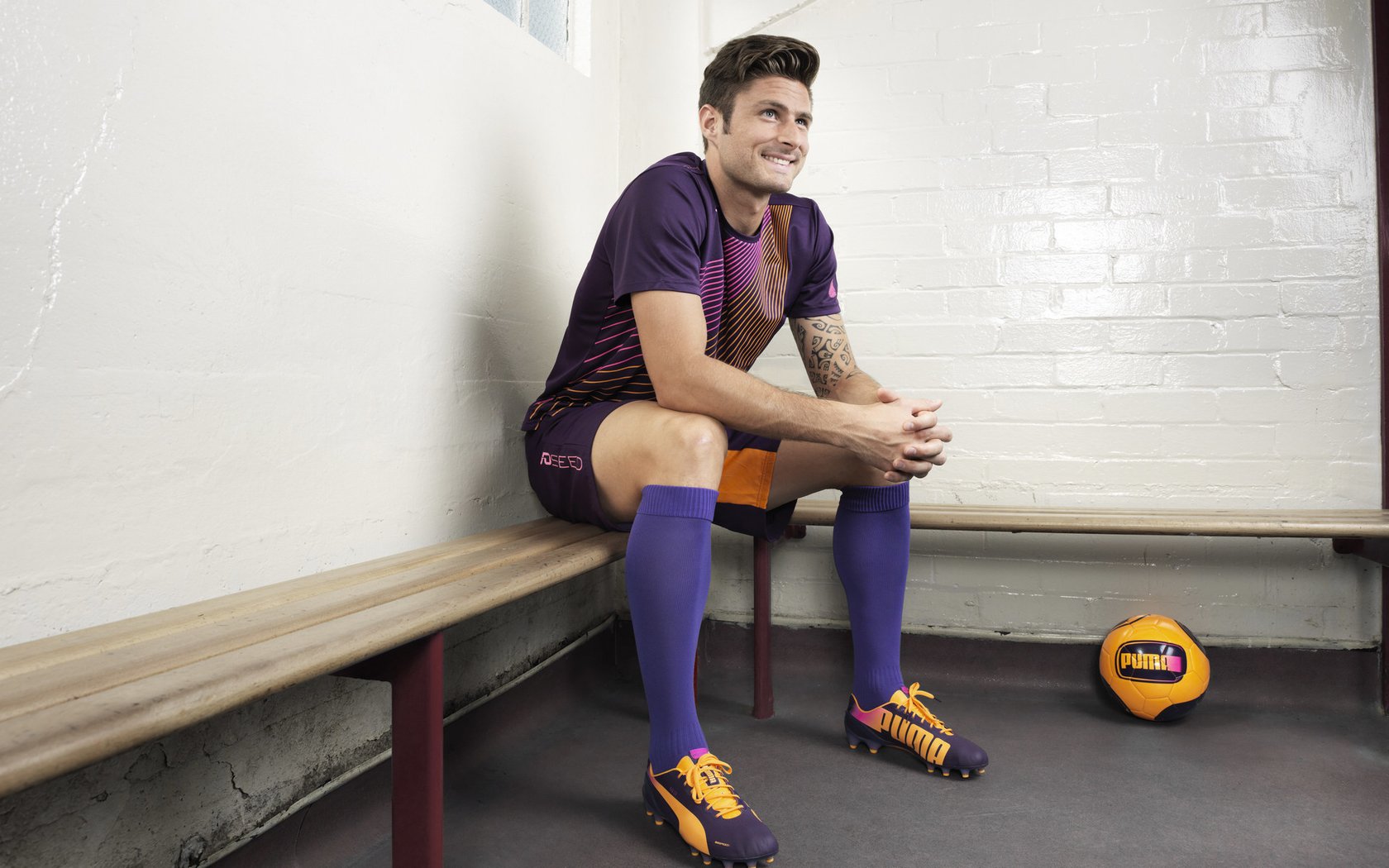 阿根廷前锋破门得分，保加利亚队惊险逼平,点燃球迷激情的绝对经典对决